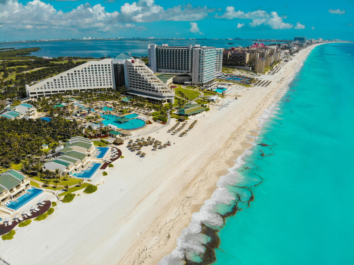 Cancun Mexico all-inclusive beachfront resorts and Caribbean Sea
