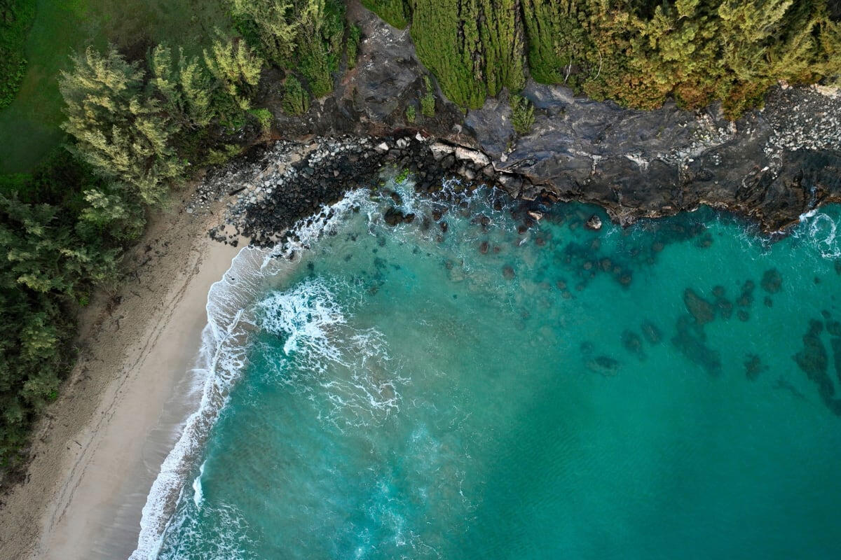 Maui Hawaii tropical coastline and clear blue ocean